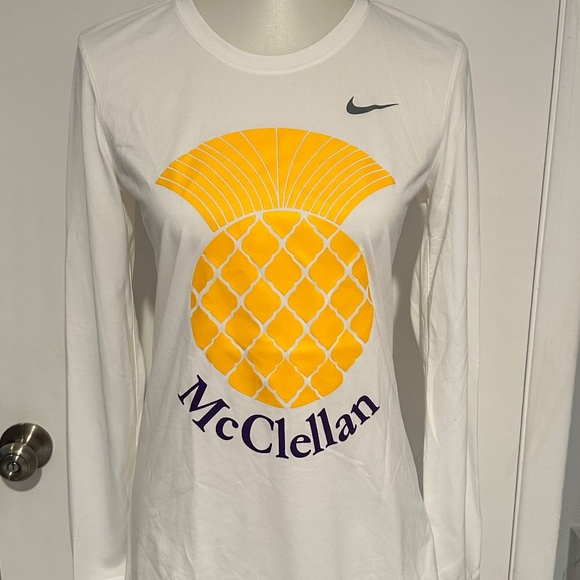 The Nike‎ Tee Women's - Dry Fit -  Long Sleeve - Size M - NEW With Tags. - Picture 2 of 13